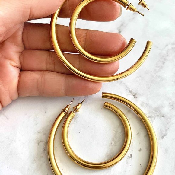 Gold Plated Lightweight Large or Medium Hoop Earrings - Picture 3 of 14